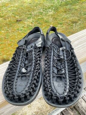 KEEN Black UNEEK Men’s Braided Cord Sandals